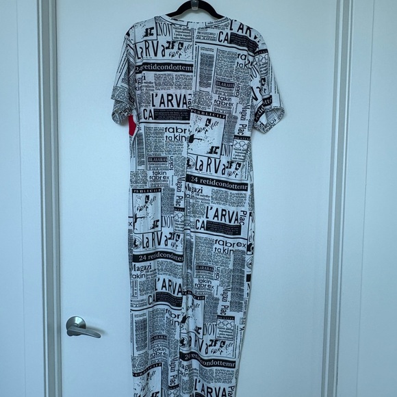 SHEIN Black and White Newspaper Print Dress with Red Accent size 2XL - Picture 5 of 5